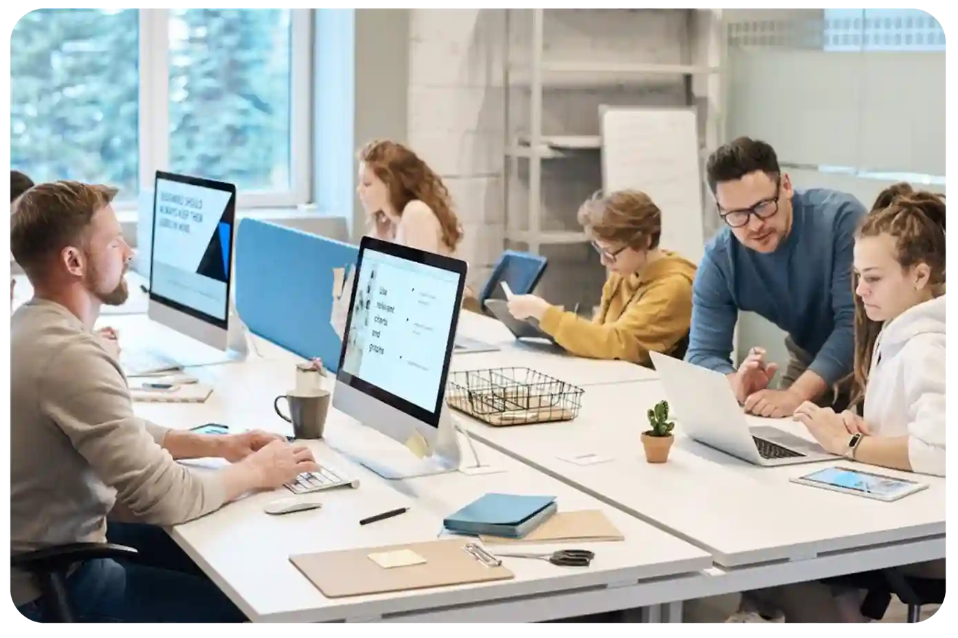 Grafisk element fra Flows Systems, specialister i Make.com-løsninger inden for regnskab, ERP, webshop, lager, WMS, POS, marketing, abonnement, filintegration, AI og dokumenthåndtering.